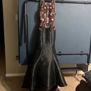 Tony Bowls magnificent, size 0 gown